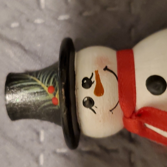 Wooden hand crafted snow man pin - Picture 3 of 3